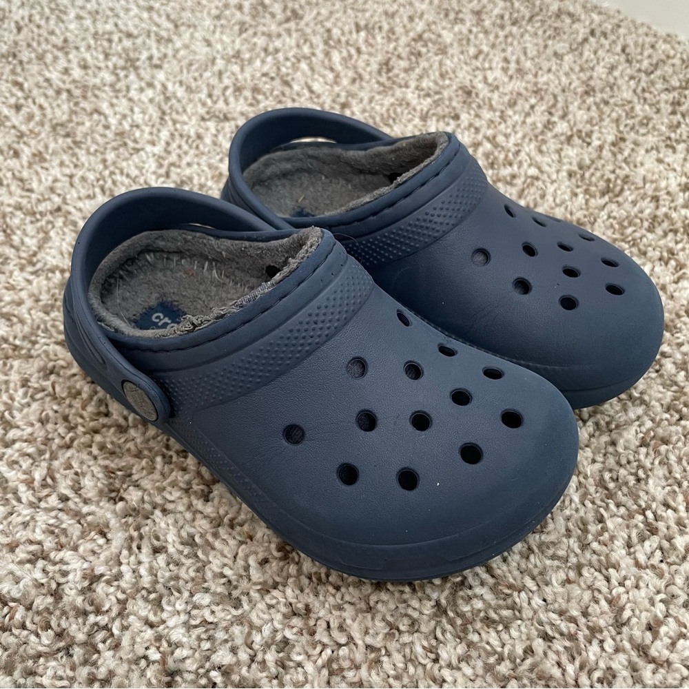 Size 10 / Boys' Lined Crocs